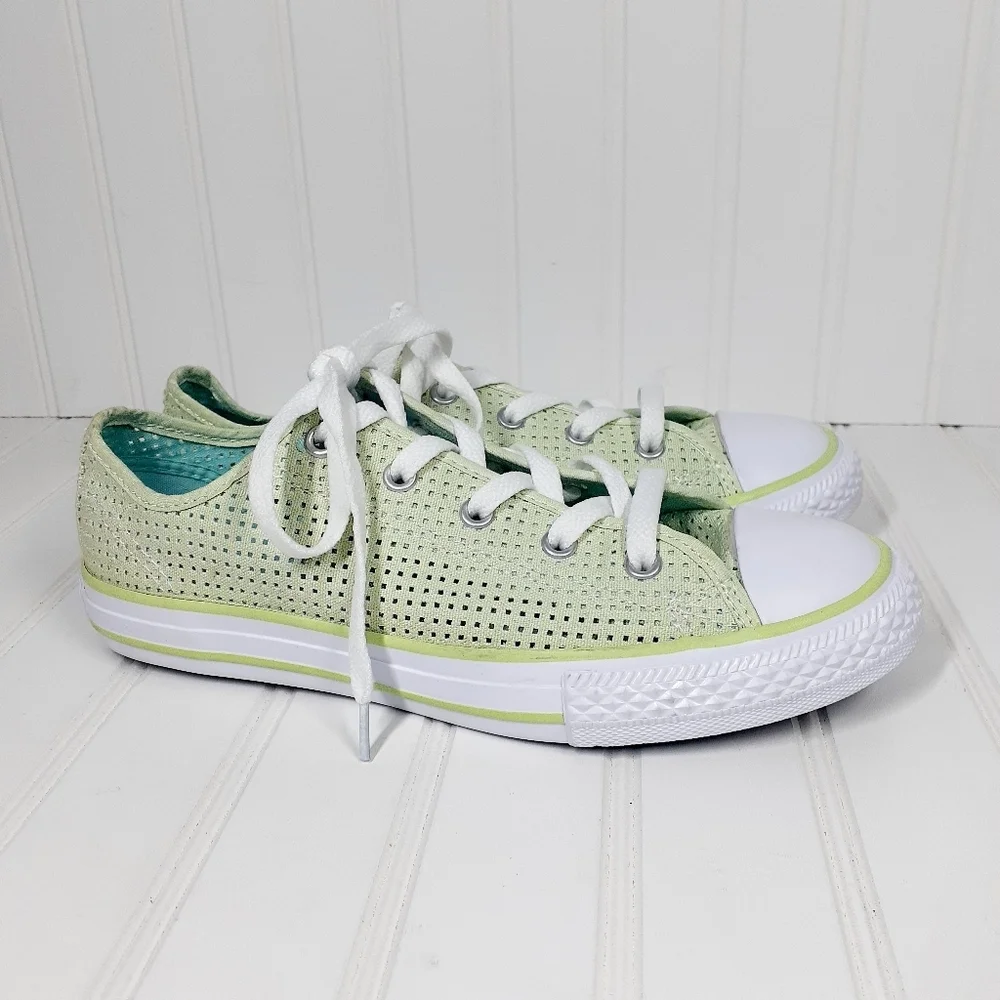 NEW Converse Chuck Taylor All Star Perforated JUNIOR shoe size 4 F41